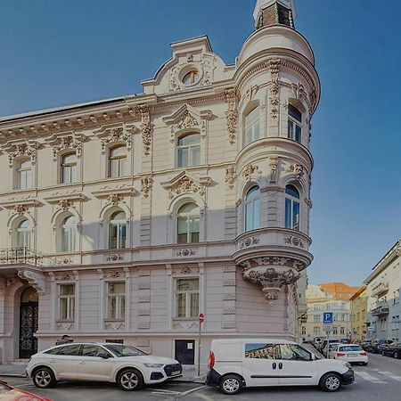 Beautiful Condo At The Old Town Pressburg Exterior foto