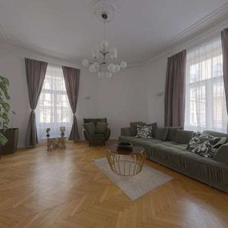 Beautiful Condo At The Old Town Pressburg Exterior foto