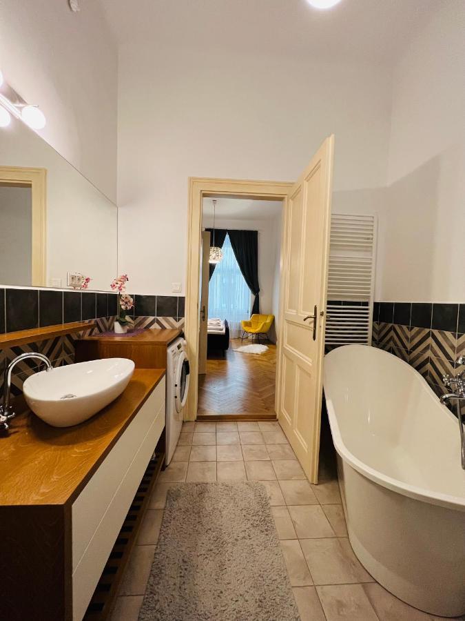 Beautiful Condo At The Old Town Pressburg Exterior foto