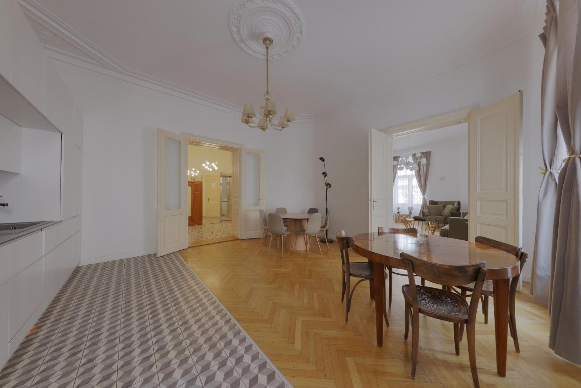 Beautiful Condo At The Old Town Pressburg Exterior foto